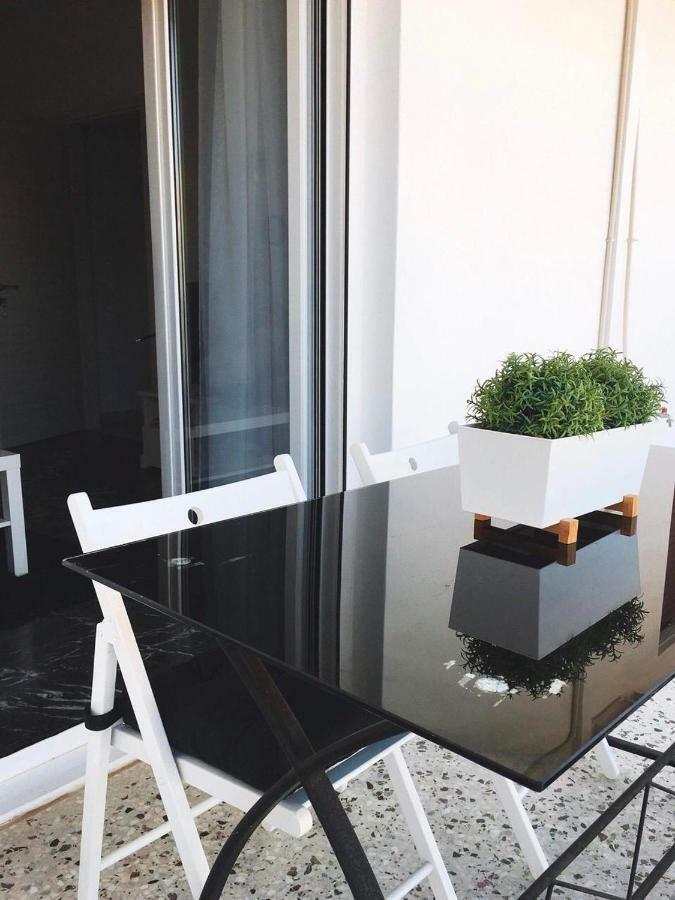 133 Sokratous, Black Marble. Atenas Exterior foto